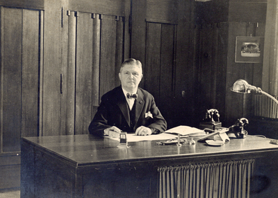 407605 Portret van H.A.J. Boudier, geboren 1878, directeur van het Postkantoor (Neude 11) te Utrecht (1931-1941), ...